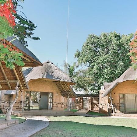Tshukudiba Game Lodge Tom Burke Екстериор снимка