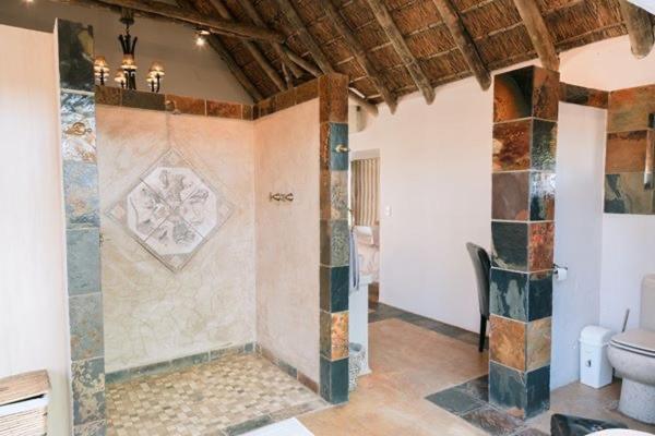Tshukudiba Game Lodge Tom Burke Екстериор снимка