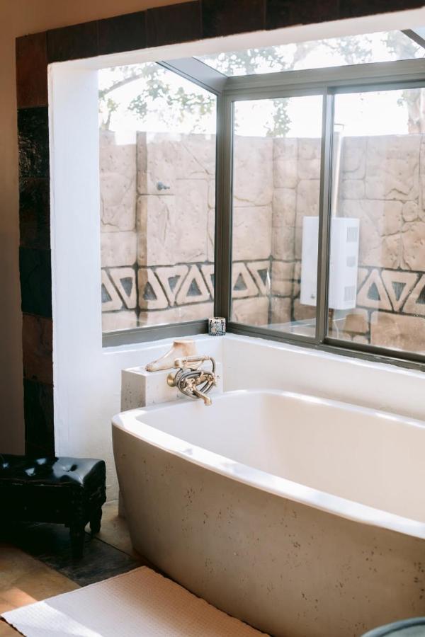 Tshukudiba Game Lodge Tom Burke Екстериор снимка
