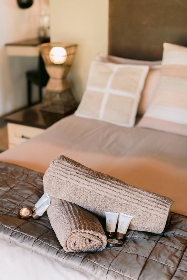 Tshukudiba Game Lodge Tom Burke Екстериор снимка