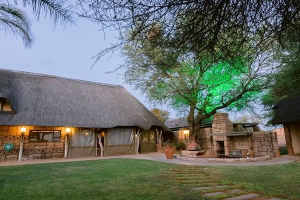 Tshukudiba Game Lodge Tom Burke Екстериор снимка