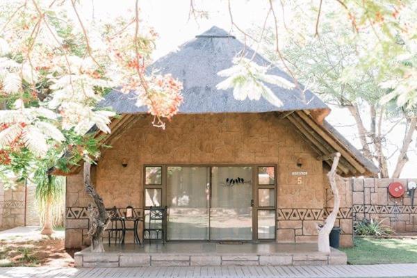 Tshukudiba Game Lodge Tom Burke Екстериор снимка