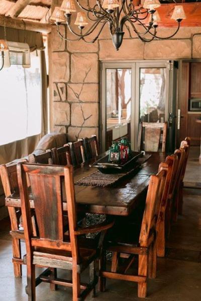 Tshukudiba Game Lodge Tom Burke Екстериор снимка