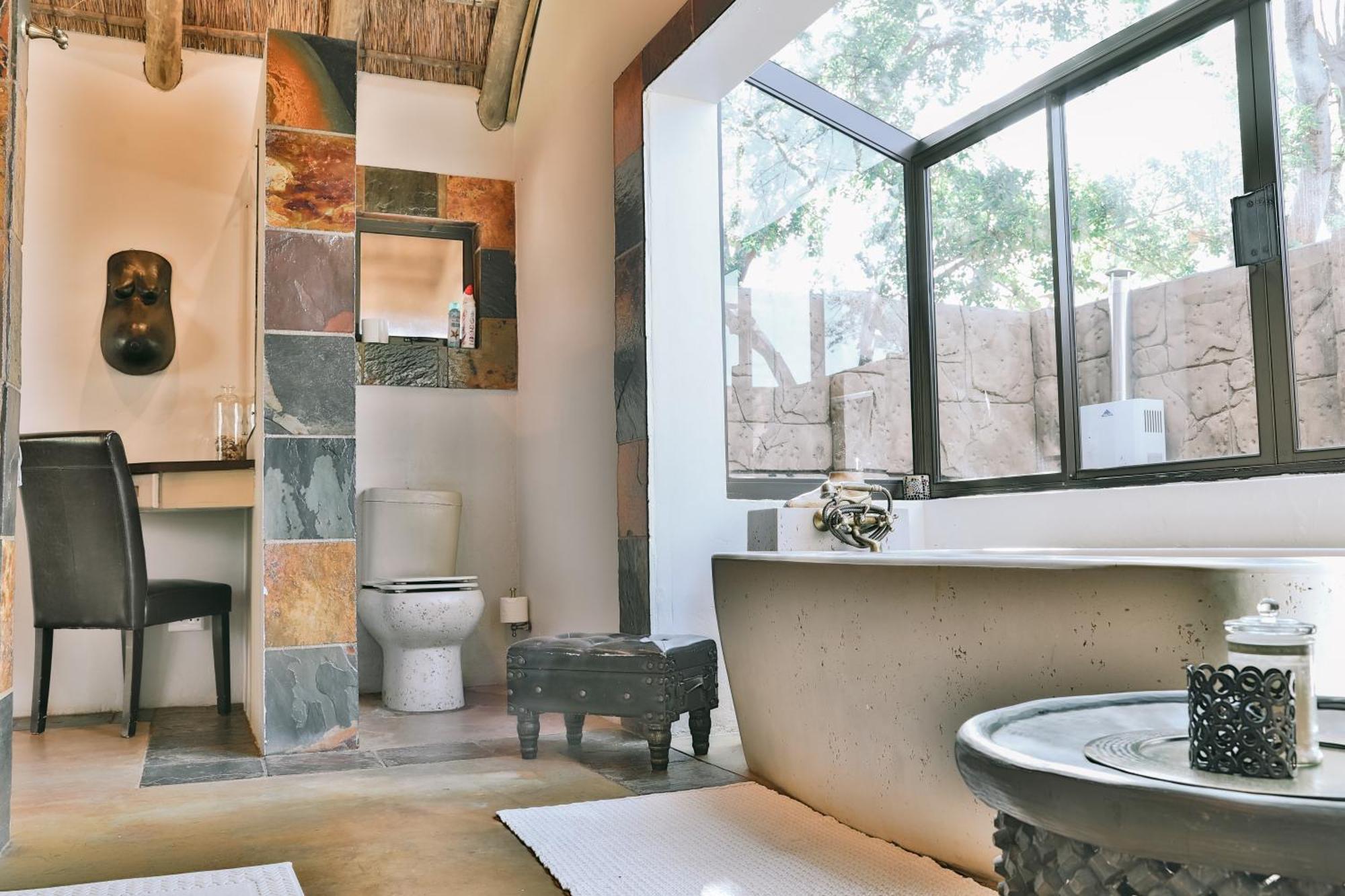 Tshukudiba Game Lodge Tom Burke Екстериор снимка
